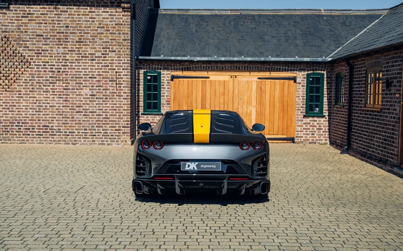2022 Ferrari 812 Competizione angeboten von einem Fachhändler in Chorleywood, Vereinigtes Königreich, Foto 10 von 15