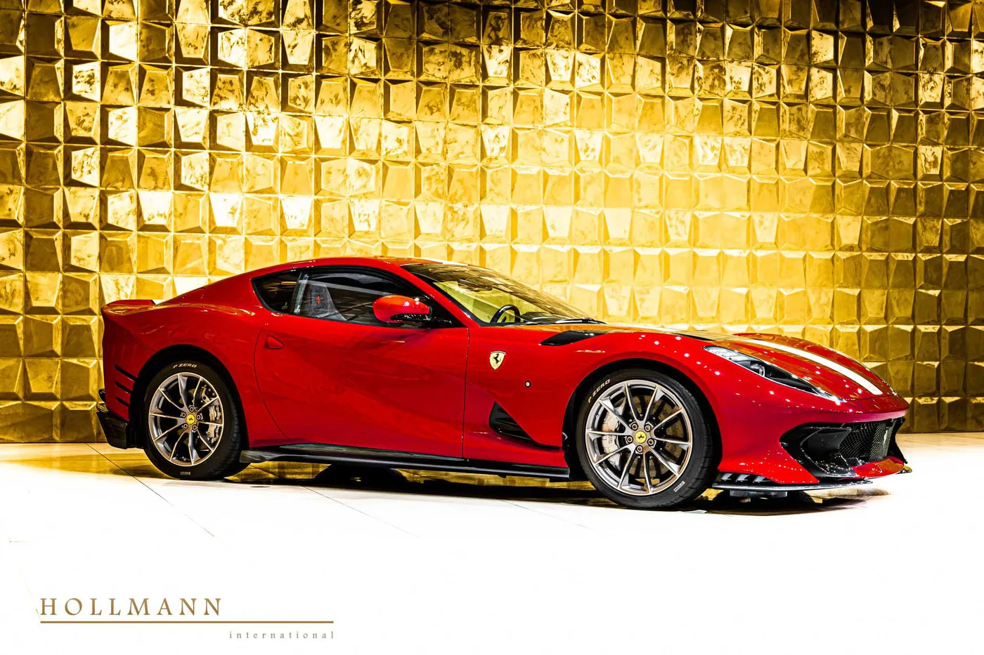 2022 Ferrari 812 Competizione proposée par un concessionnaire spécialisé à Stuhr, Allemagne, photo 2 sur 8