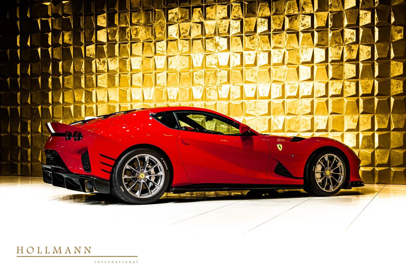 2022 Ferrari 812 Competizione proposée par un concessionnaire spécialisé à Stuhr, Allemagne, photo 3 sur 8