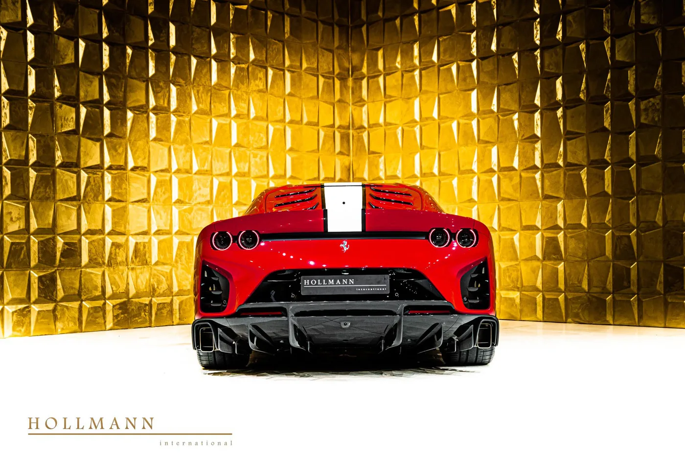 2022 Ferrari 812 Competizione proposée par un concessionnaire spécialisé à Stuhr, Allemagne, photo 4 sur 8