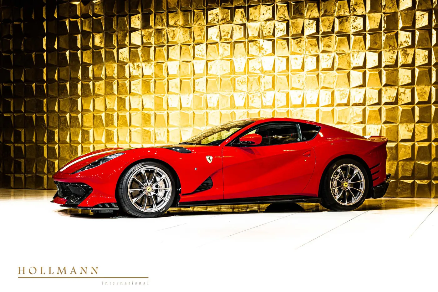 2022 Ferrari 812 Competizione proposée par un concessionnaire spécialisé à Stuhr, Allemagne, photo 5 sur 8