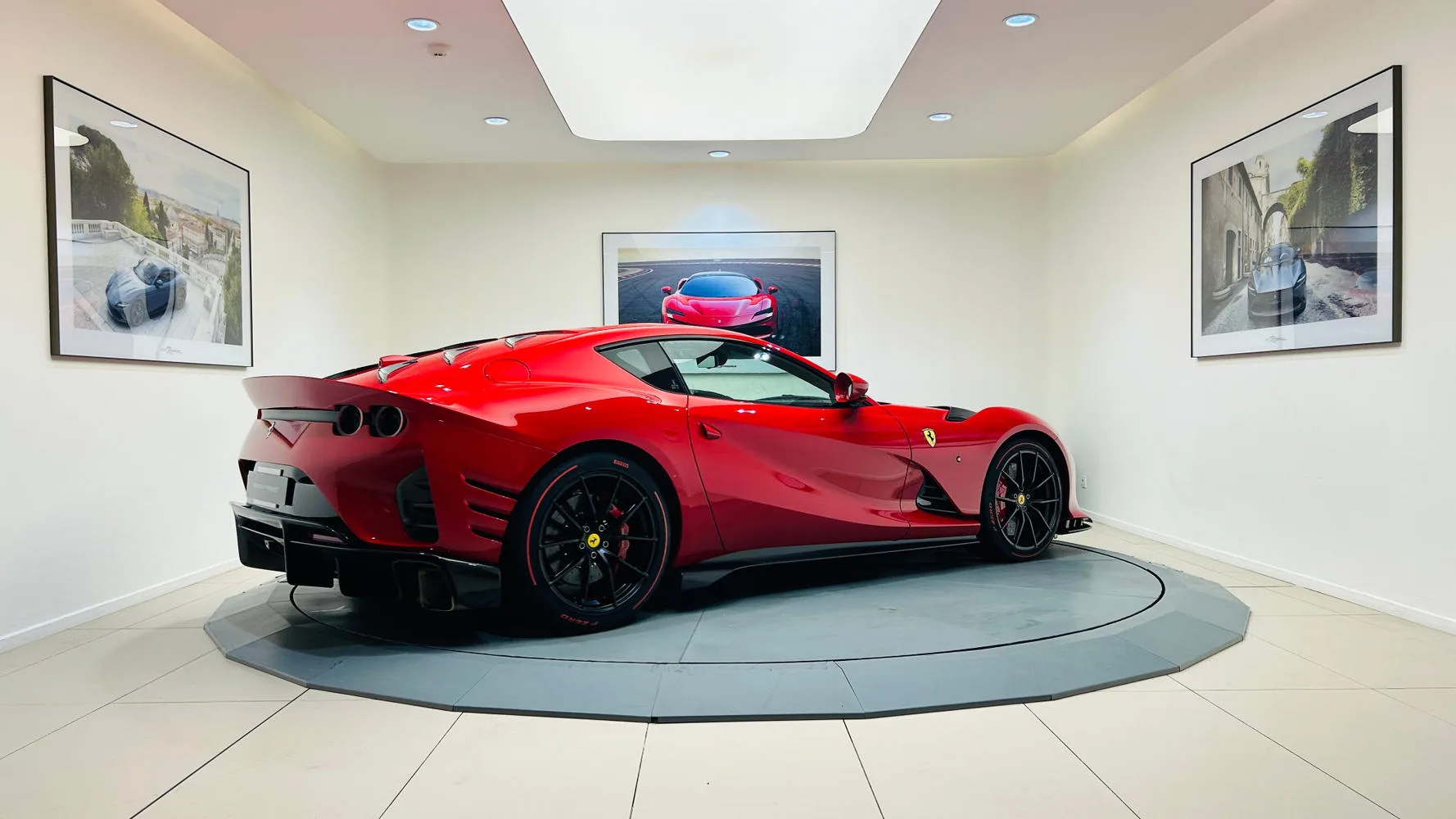 2022 Ferrari 812 Competizione, 3/30