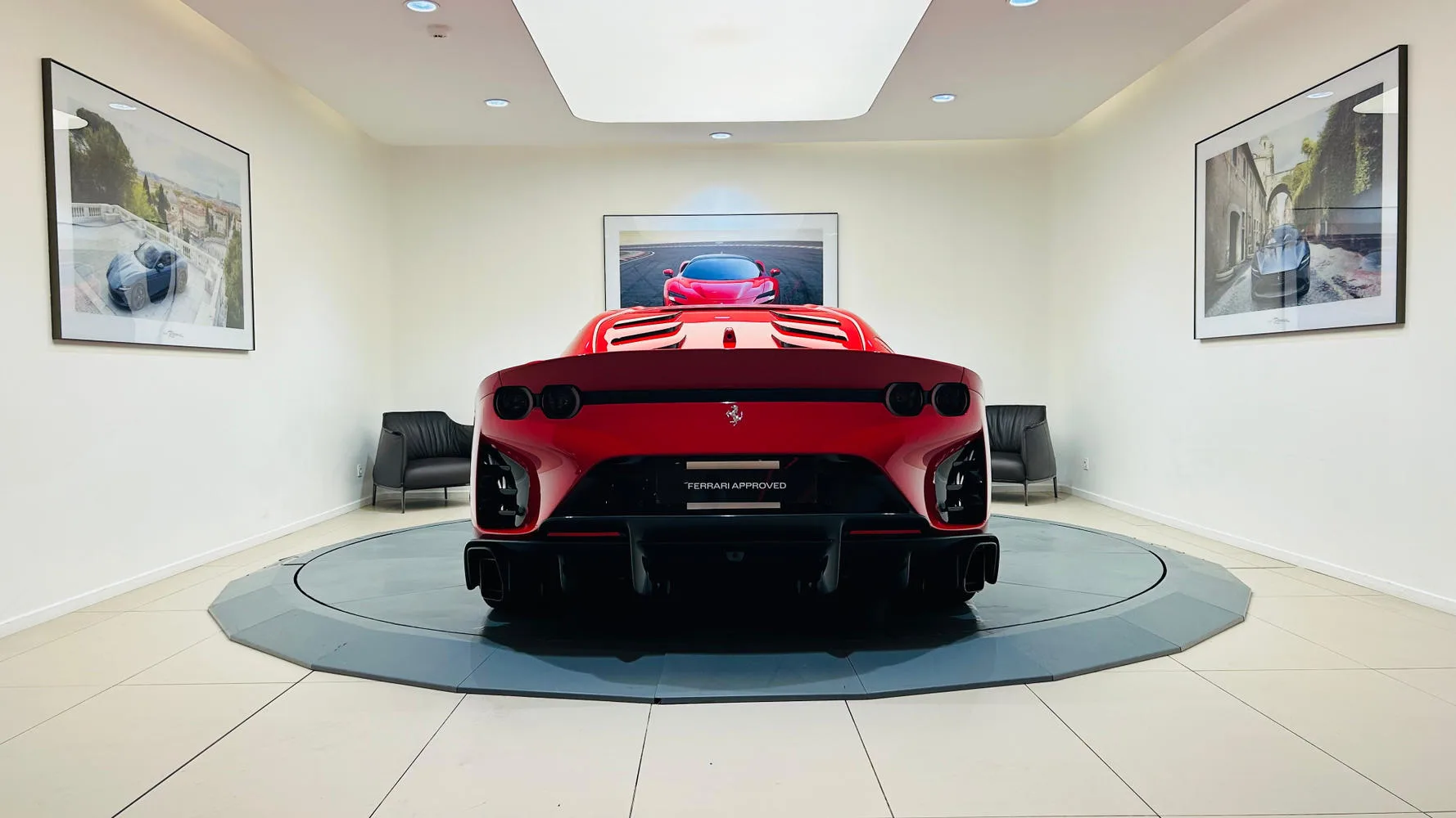 2022 Ferrari 812 Competizione, 4/30