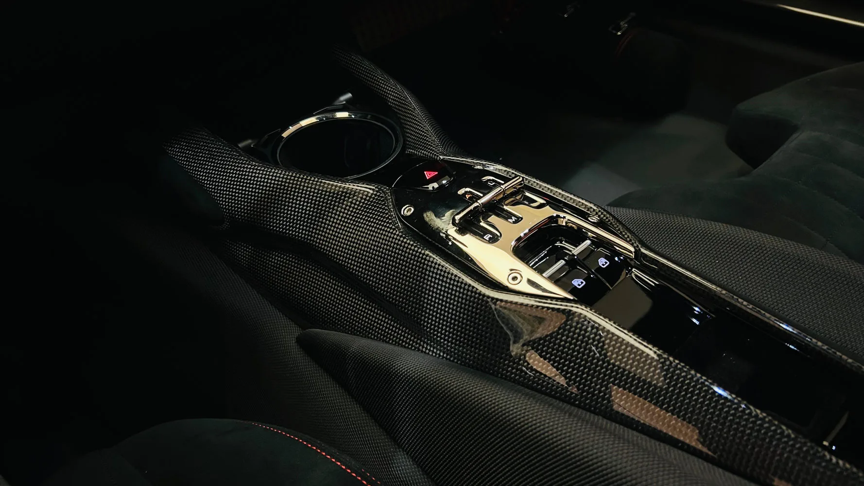 2022 Ferrari 812 Competizione, 16/30
