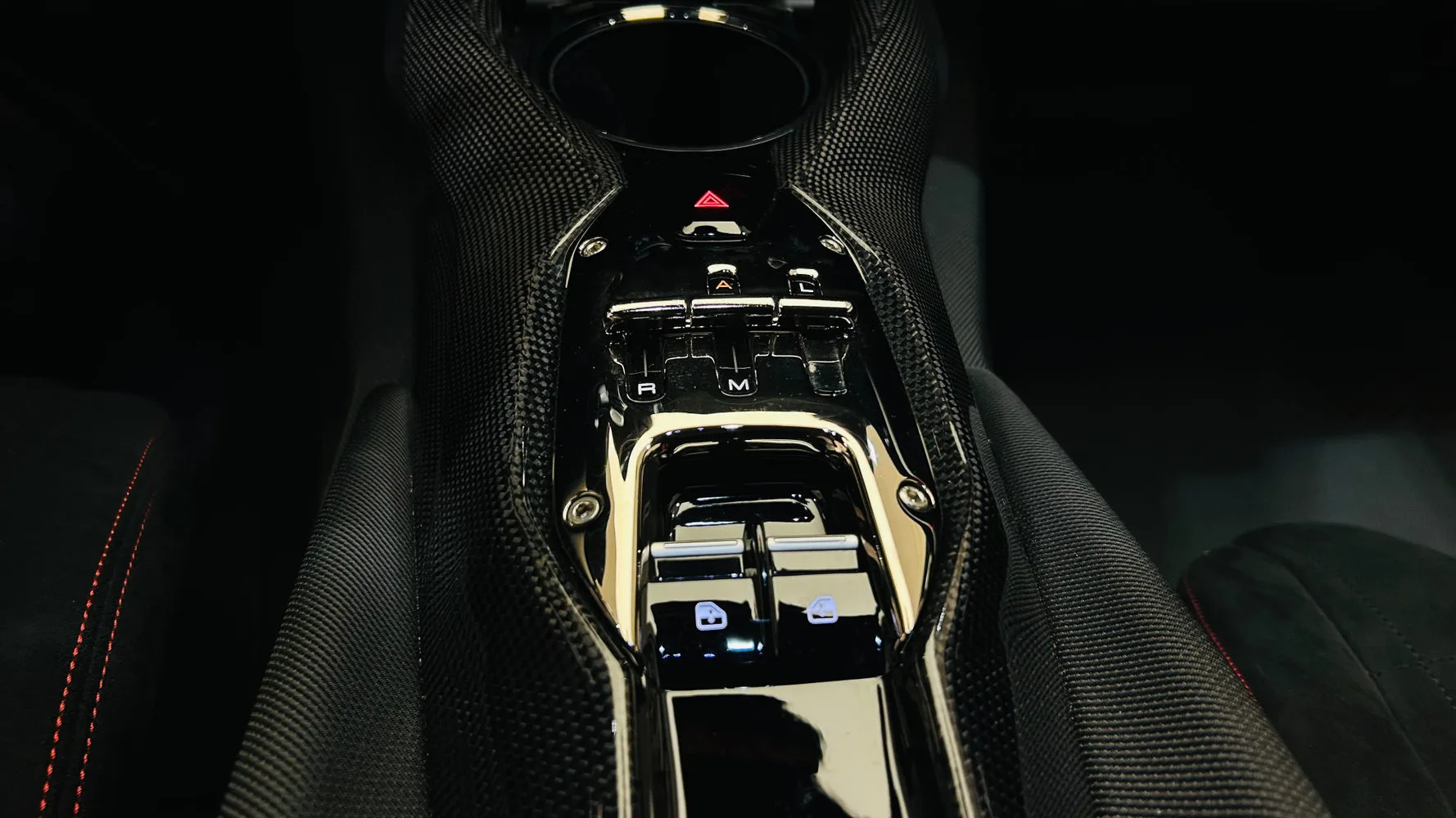 2022 Ferrari 812 Competizione, 17/30