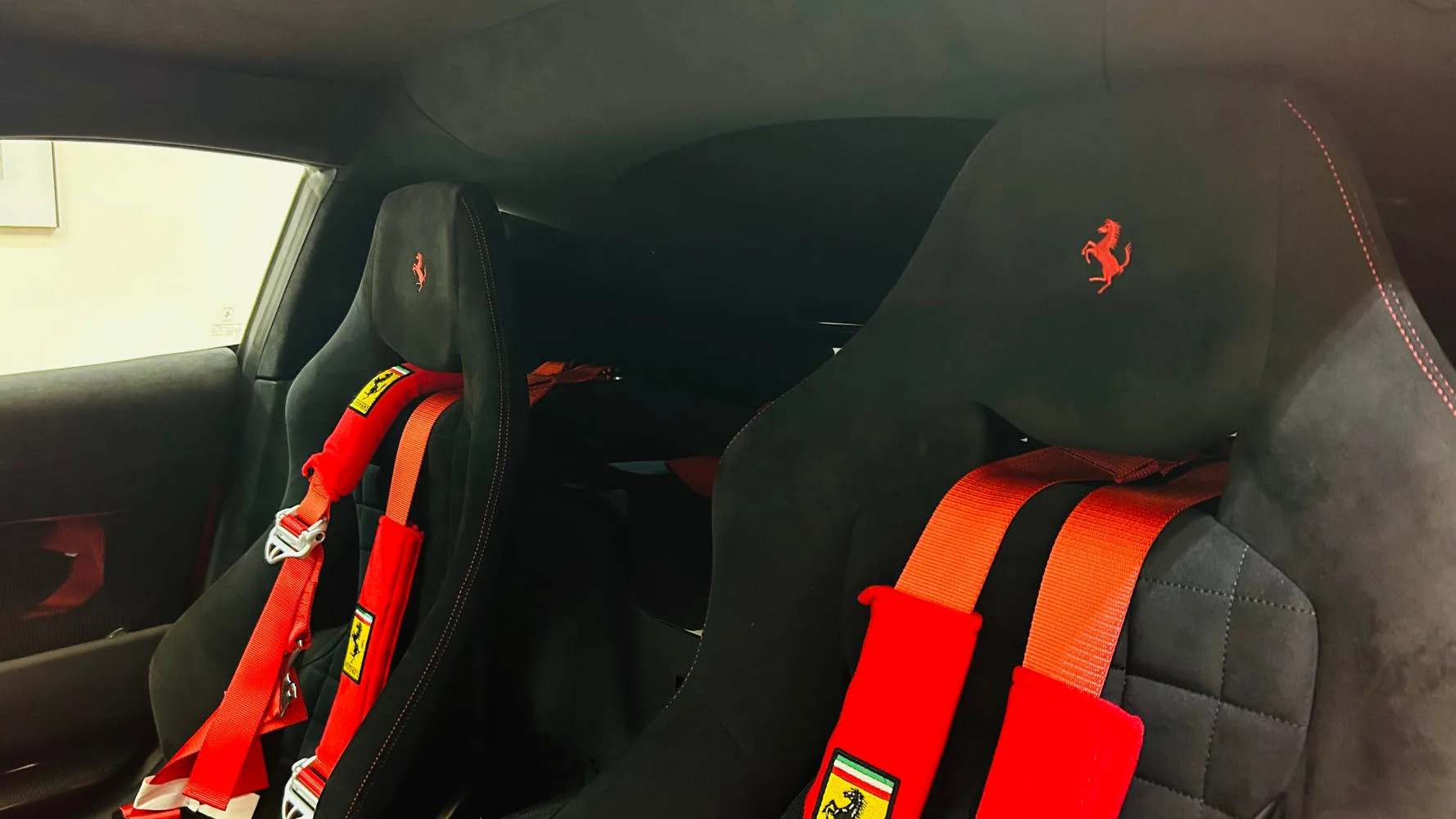 2022 Ferrari 812 Competizione, 18/30