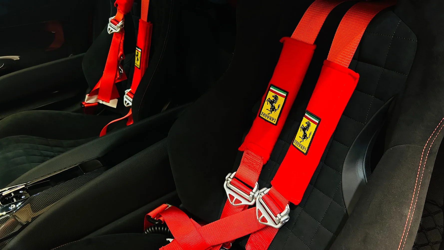 2022 Ferrari 812 Competizione, 19/30