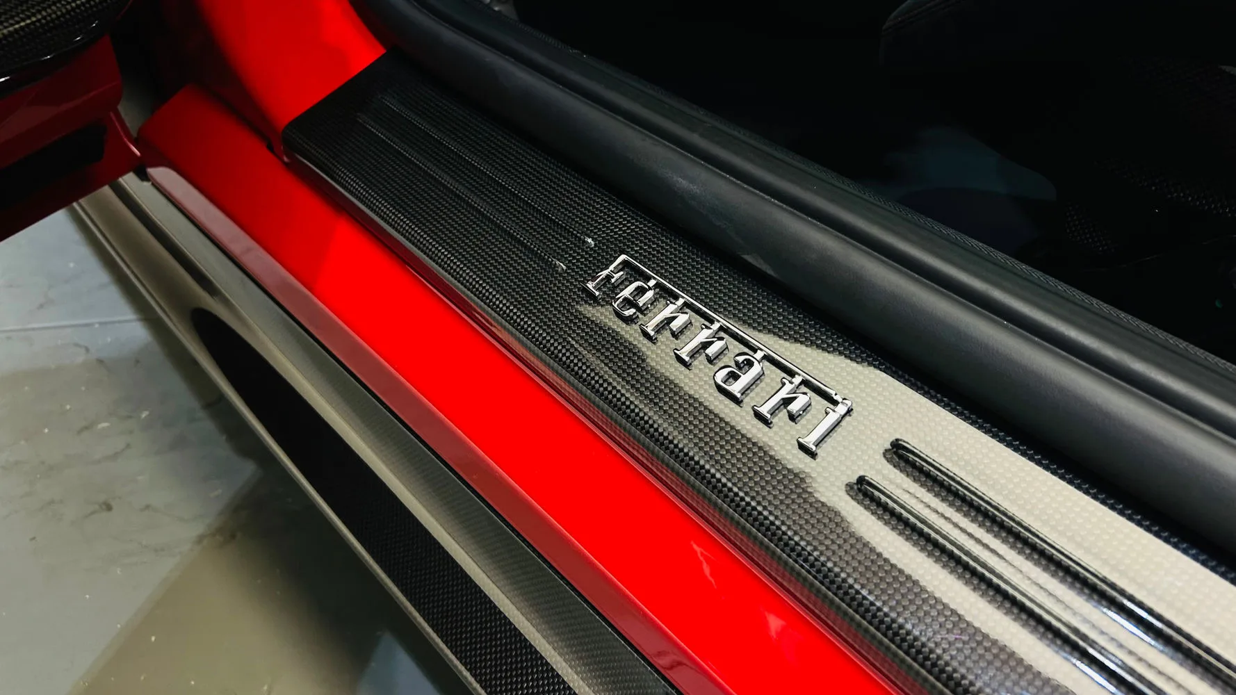 2022 Ferrari 812 Competizione, 23/30