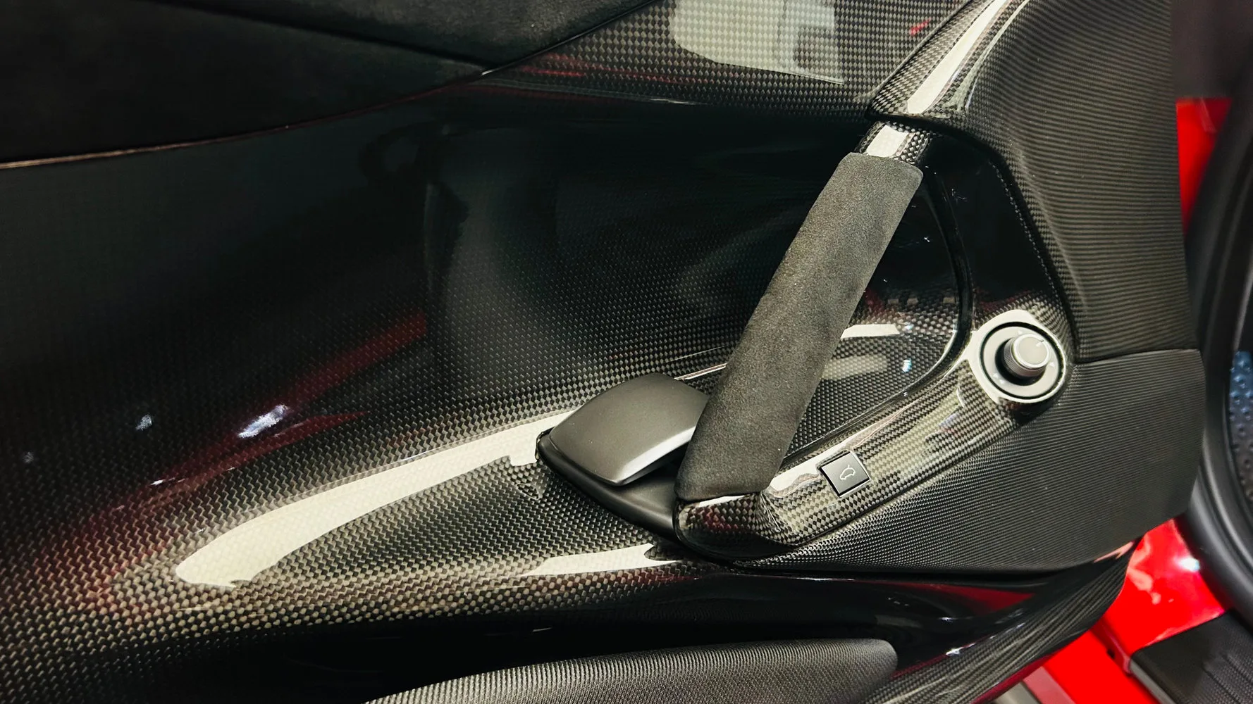 2022 Ferrari 812 Competizione, 24/30