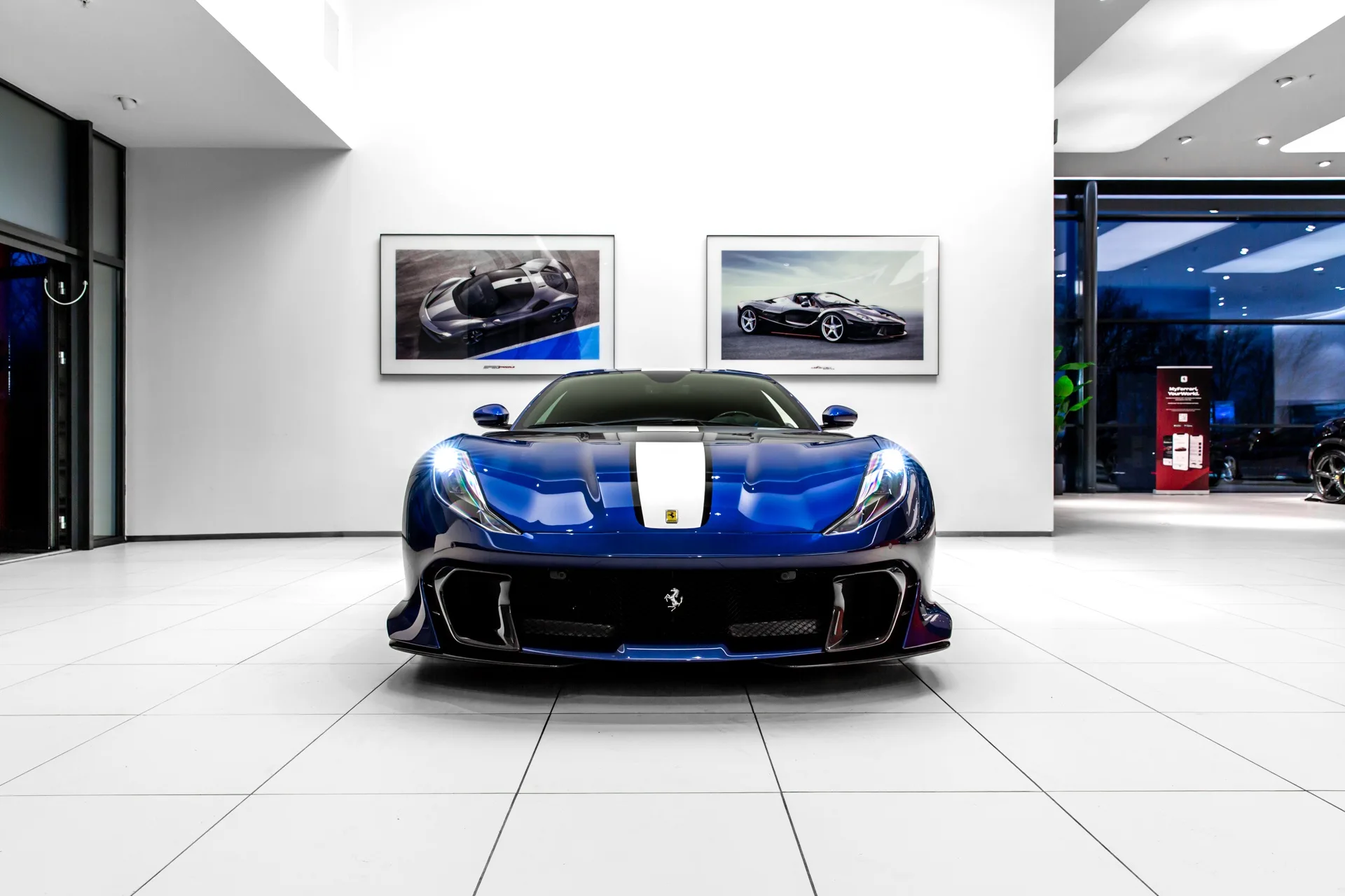 2022 Ferrari 812 Competizione proposée par un concessionnaire spécialisé à Hengelo, Pays-Bas, photo principale