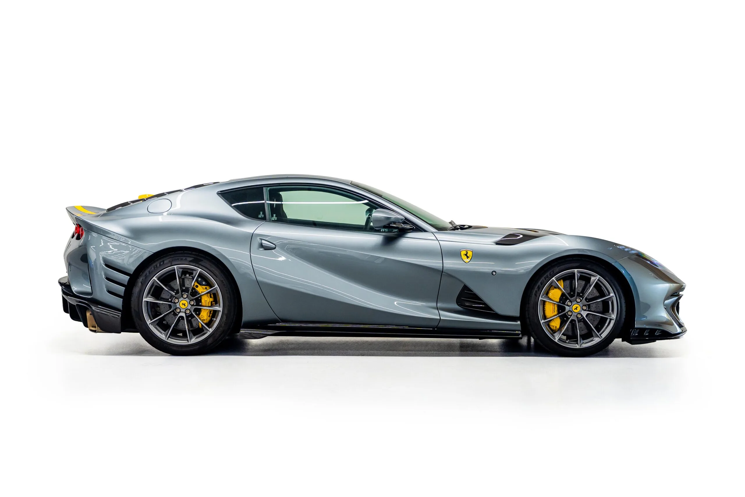 2022 Ferrari 812 Competizione, 4/20