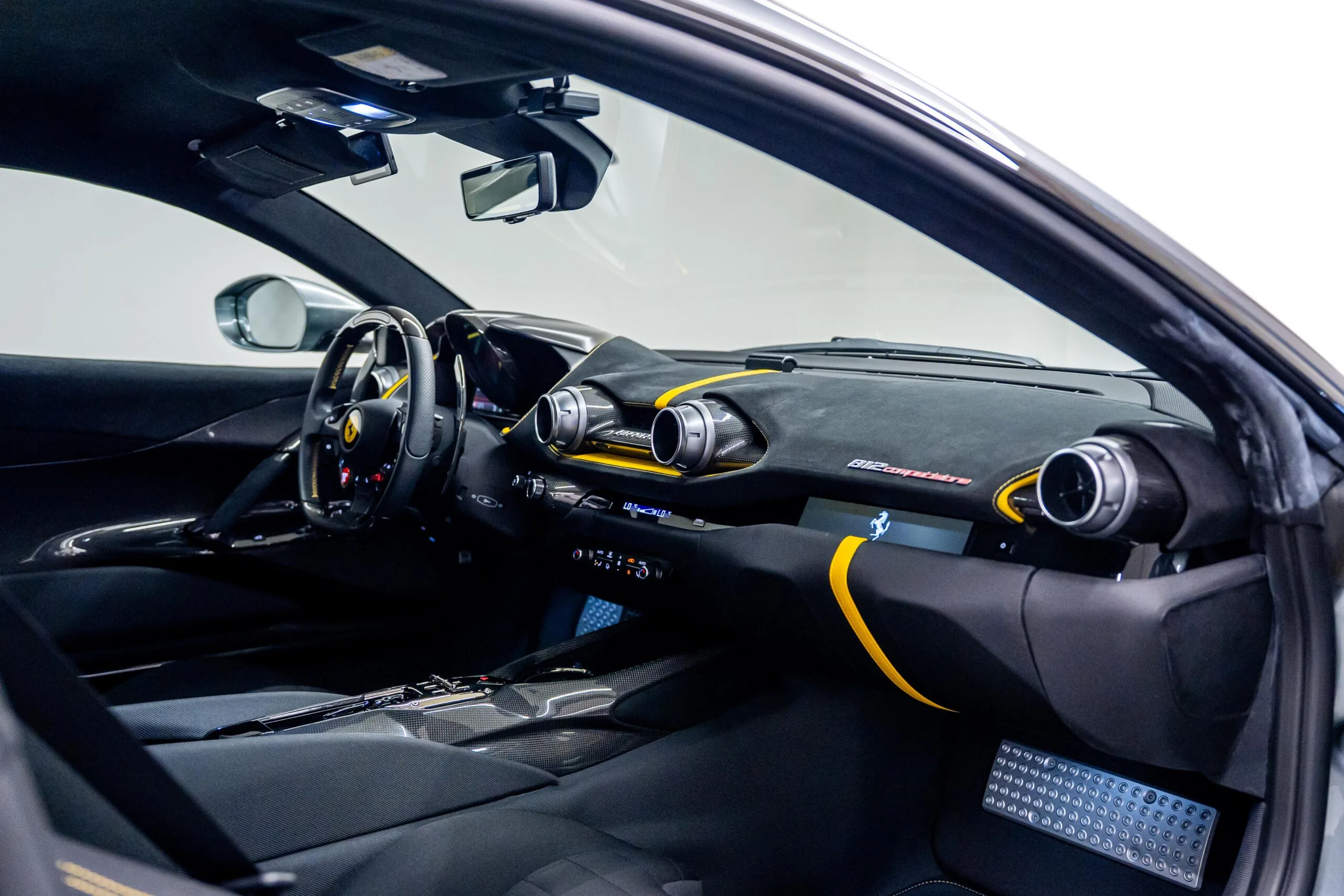 2022 Ferrari 812 Competizione, 9/20