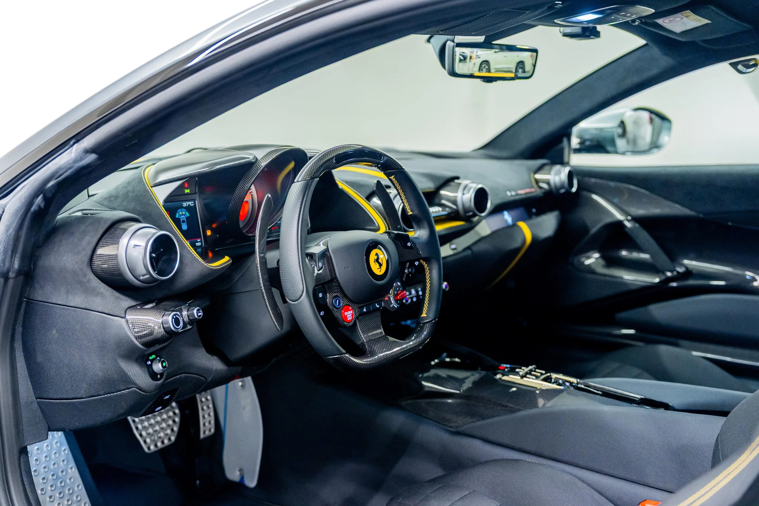2022 Ferrari 812 Competizione, 13/20