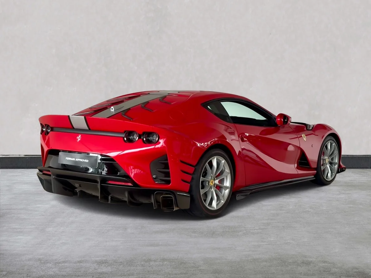 2022 Ferrari 812 Competizione angeboten von einem Fachhändler in Frankfurt am Main, Deutschland, Foto 3 von 15