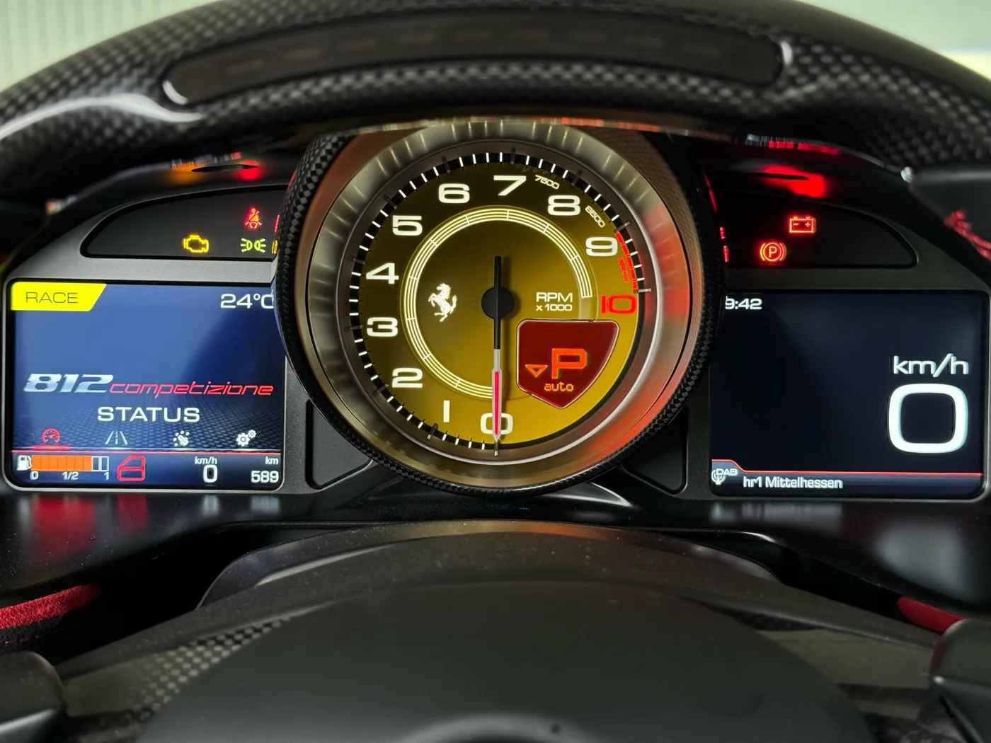 2022 Ferrari 812 Competizione angeboten von einem Fachhändler in Frankfurt am Main, Deutschland, Foto 10 von 15