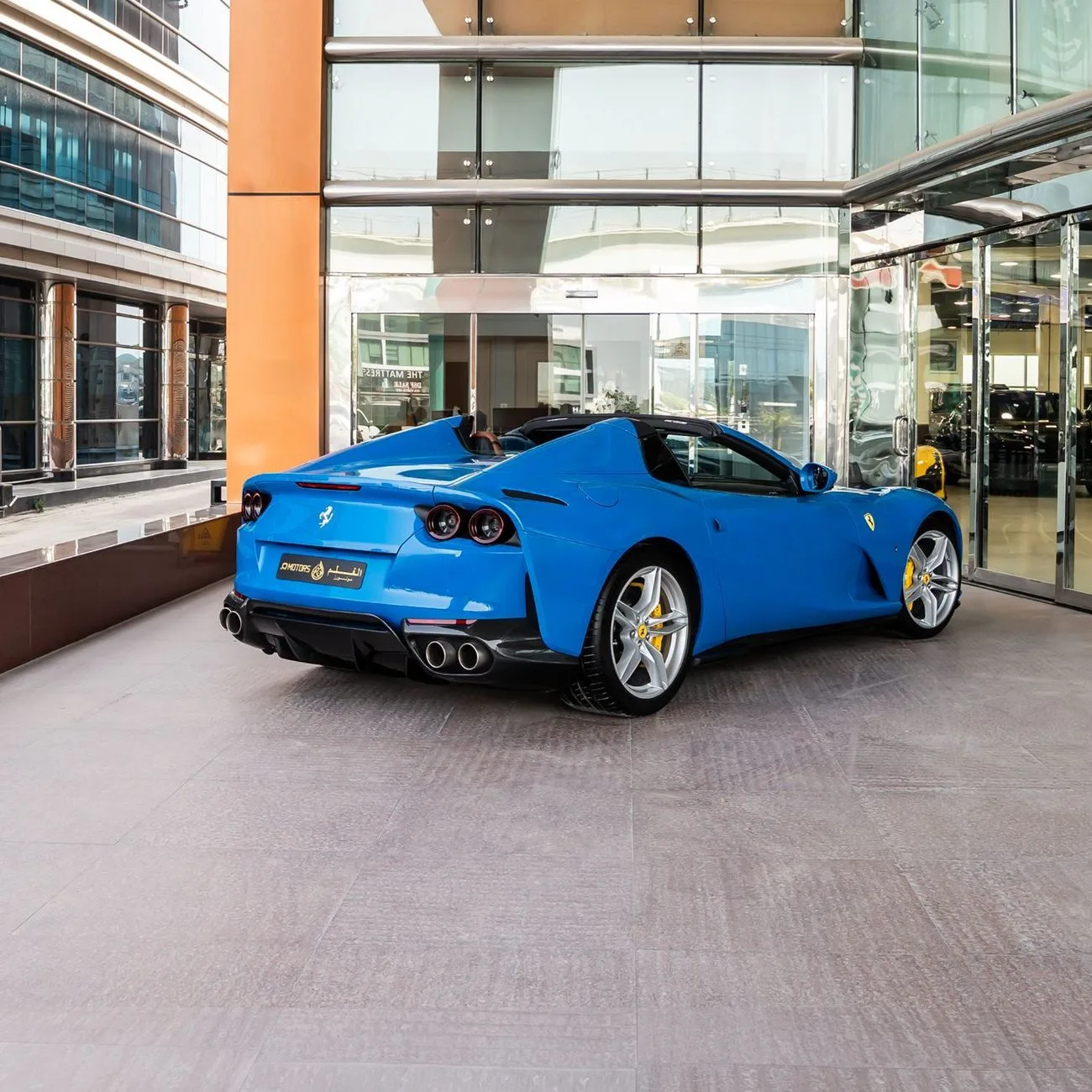 2022 Ferrari 812 GTS angeboten von einem Fachhändler in Dubai, Vereinigte Arabische Emirate, Foto 3 von 19