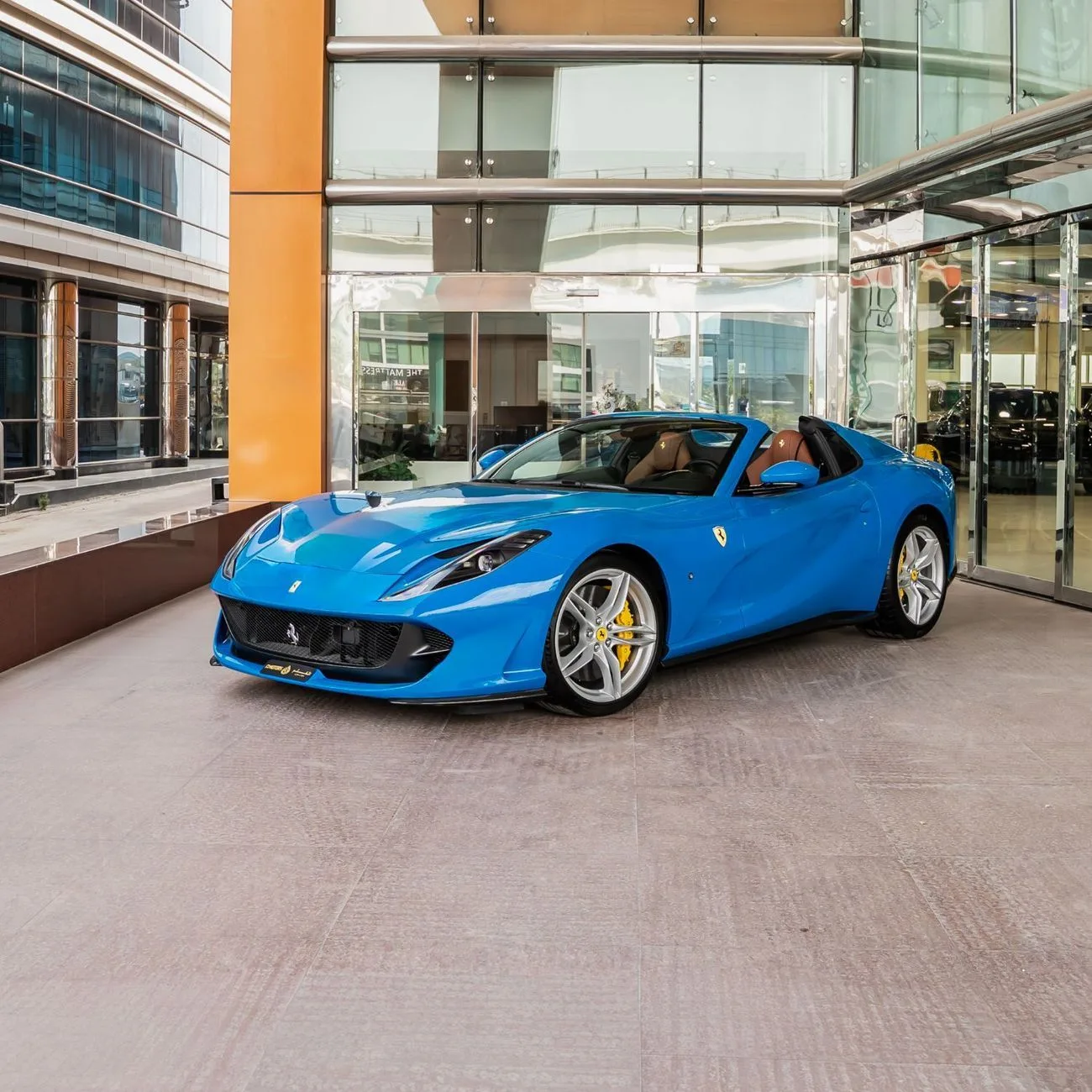 2022 Ferrari 812 GTS angeboten von einem Fachhändler in Dubai, Vereinigte Arabische Emirate, Foto 4 von 19