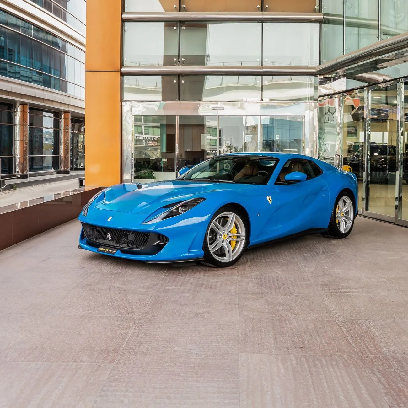 2022 Ferrari 812 GTS angeboten von einem Fachhändler in Dubai, Vereinigte Arabische Emirate, Foto 5 von 19