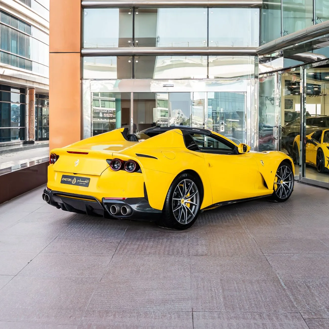 2022 Ferrari 812 GTS angeboten von einem Fachhändler in Dubai, Vereinigte Arabische Emirate, Foto 3 von 18