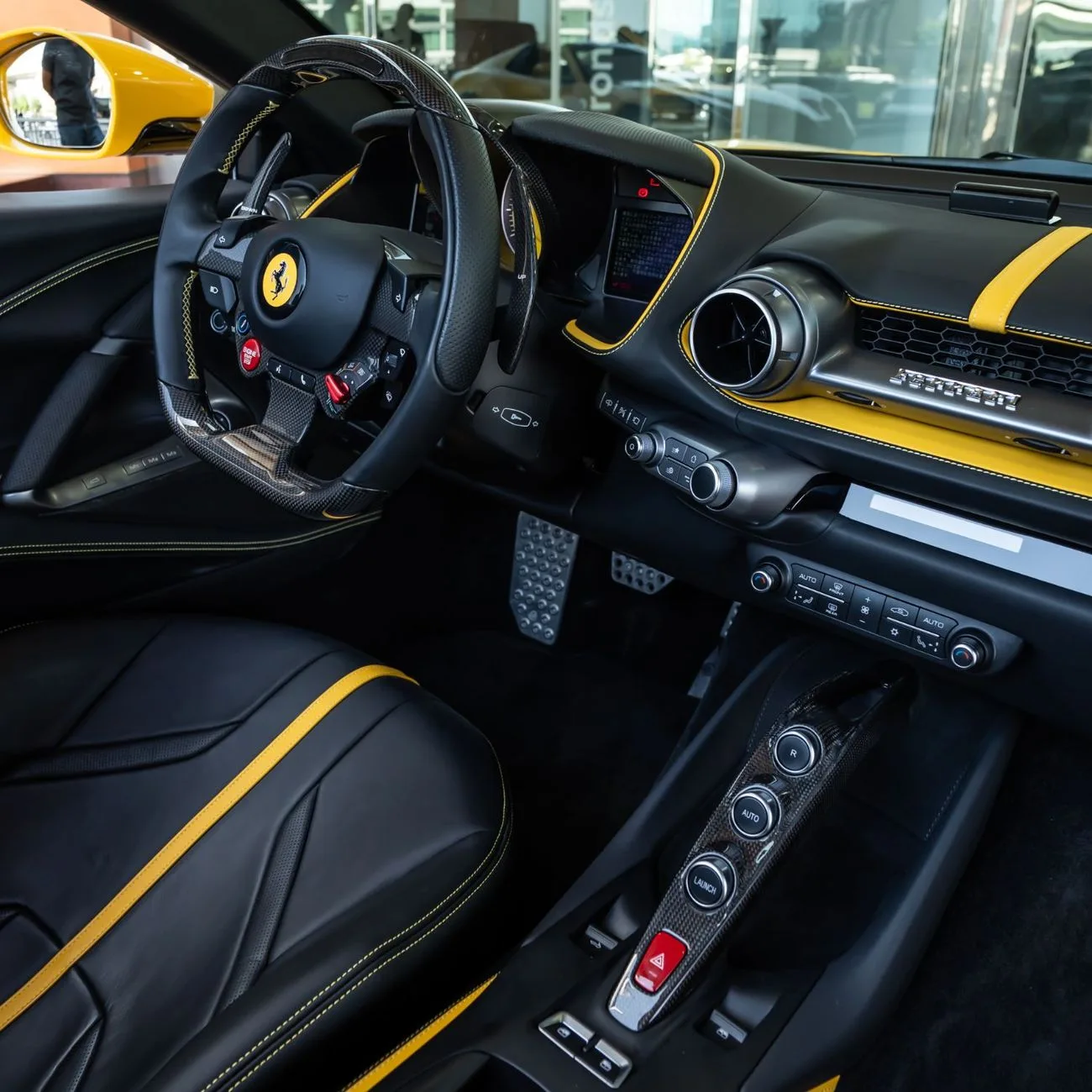 2022 Ferrari 812 GTS angeboten von einem Fachhändler in Dubai, Vereinigte Arabische Emirate, Foto 12 von 18
