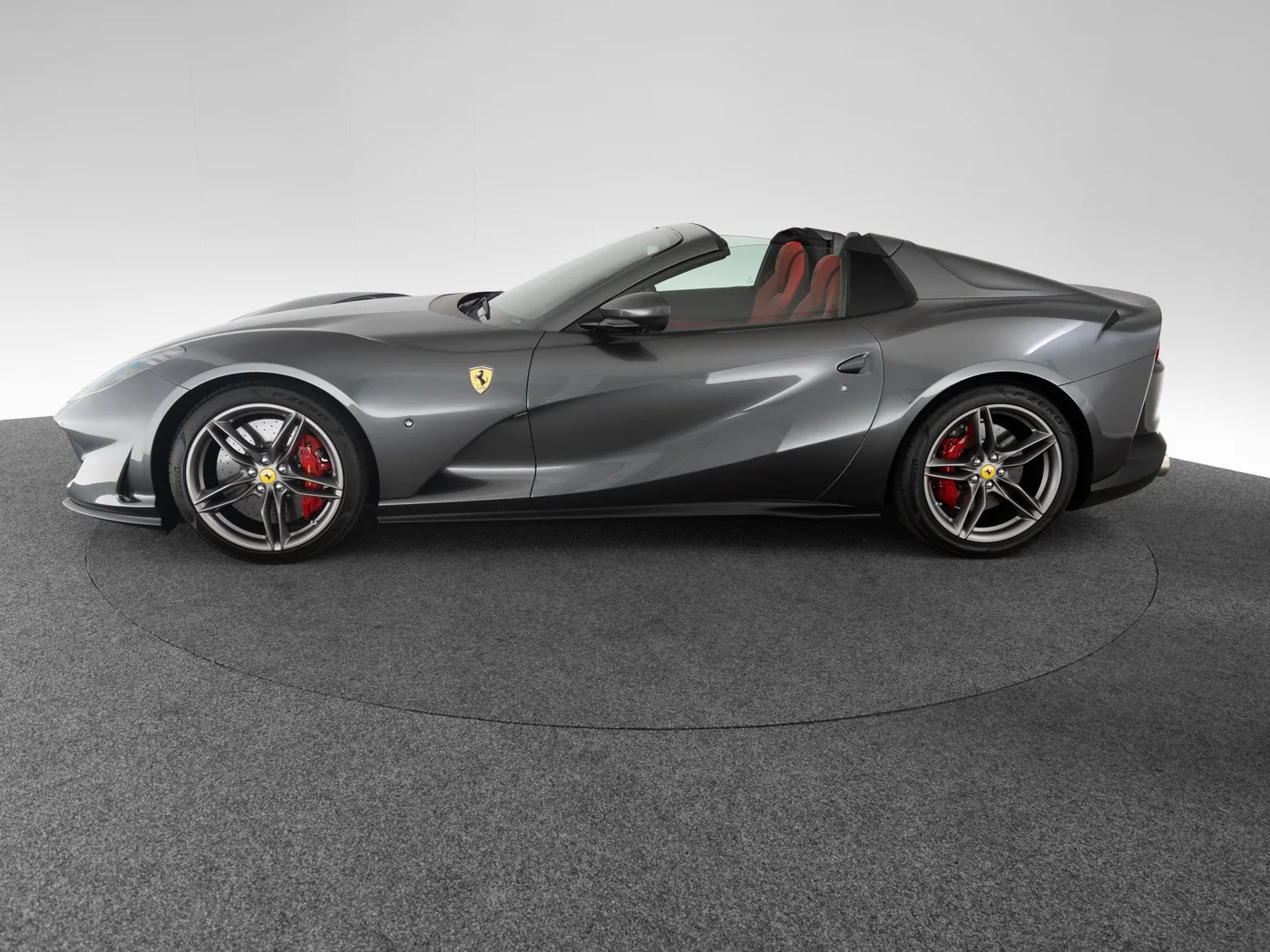 2022 Ferrari 812 GTS offered by a specialist dealer in Singen, Germany, photo 2 of 15