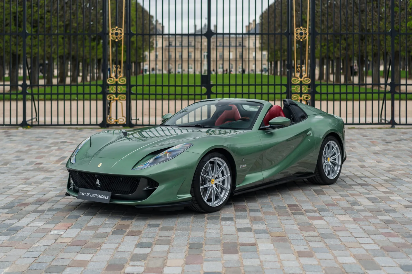 2022 Ferrari 812 GTS Tailor Made proposée par un concessionnaire spécialisé à Paris, France, photo principale