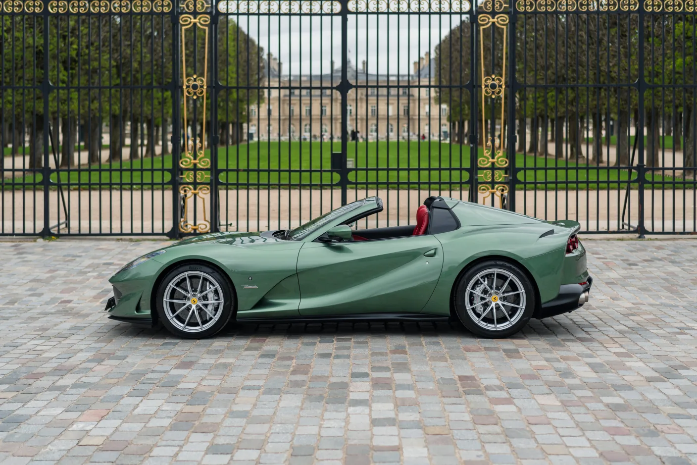 2022 Ferrari 812 GTS Tailor Made, 4/30