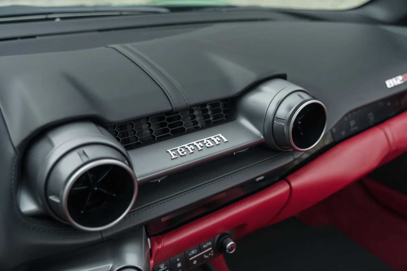 2022 Ferrari 812 GTS Tailor Made, 24/30