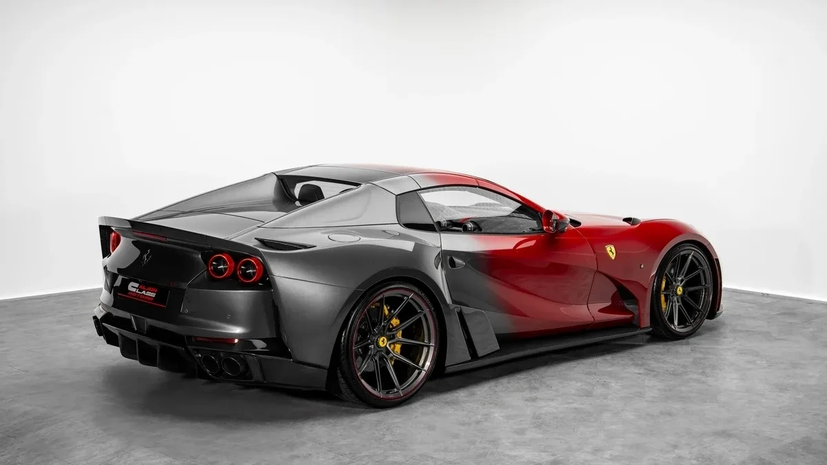 2022 Ferrari 812 GTS angeboten von einem Fachhändler in Dubai, Vereinigte Arabische Emirate, Foto 3 von 25