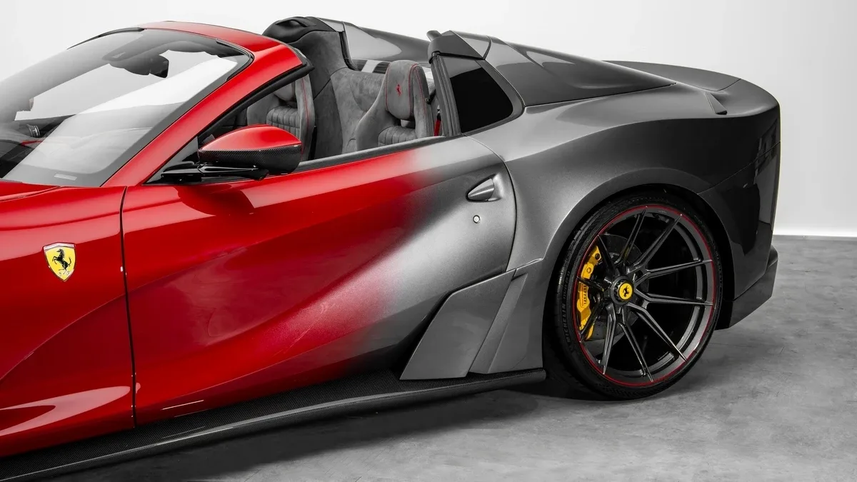 2022 Ferrari 812 GTS angeboten von einem Fachhändler in Dubai, Vereinigte Arabische Emirate, Foto 9 von 25