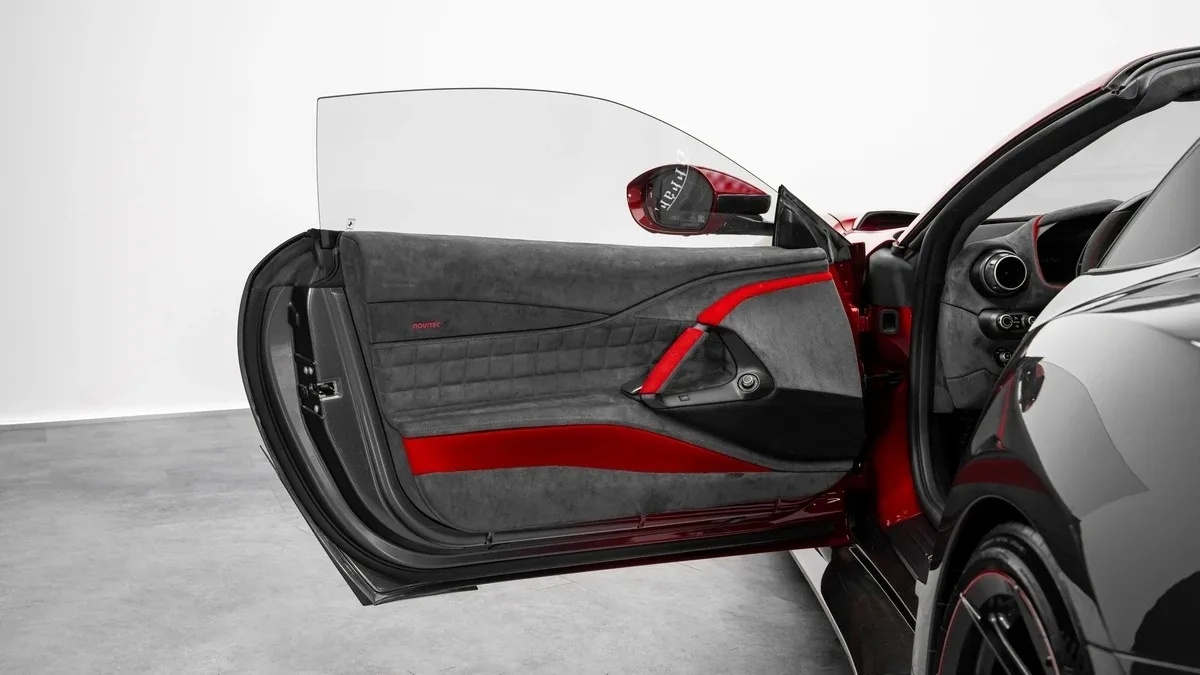 2022 Ferrari 812 GTS angeboten von einem Fachhändler in Dubai, Vereinigte Arabische Emirate, Foto 10 von 25