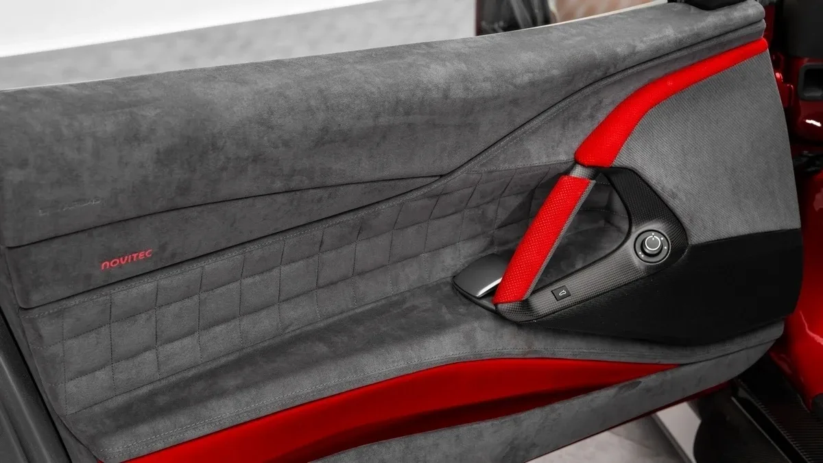 2022 Ferrari 812 GTS angeboten von einem Fachhändler in Dubai, Vereinigte Arabische Emirate, Foto 11 von 25