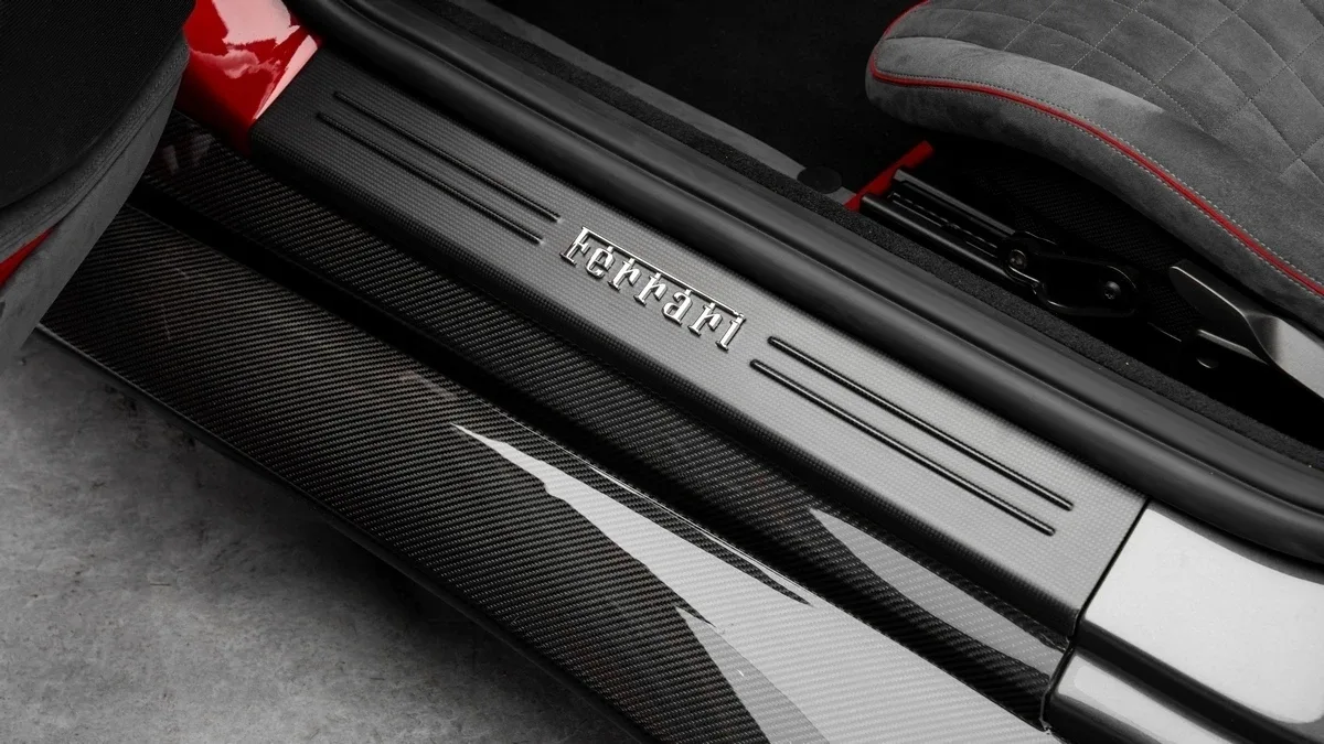 2022 Ferrari 812 GTS angeboten von einem Fachhändler in Dubai, Vereinigte Arabische Emirate, Foto 12 von 25
