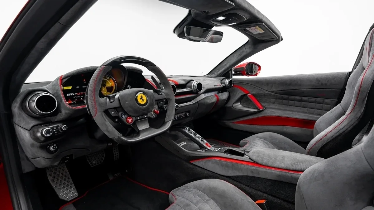 2022 Ferrari 812 GTS angeboten von einem Fachhändler in Dubai, Vereinigte Arabische Emirate, Foto 14 von 25