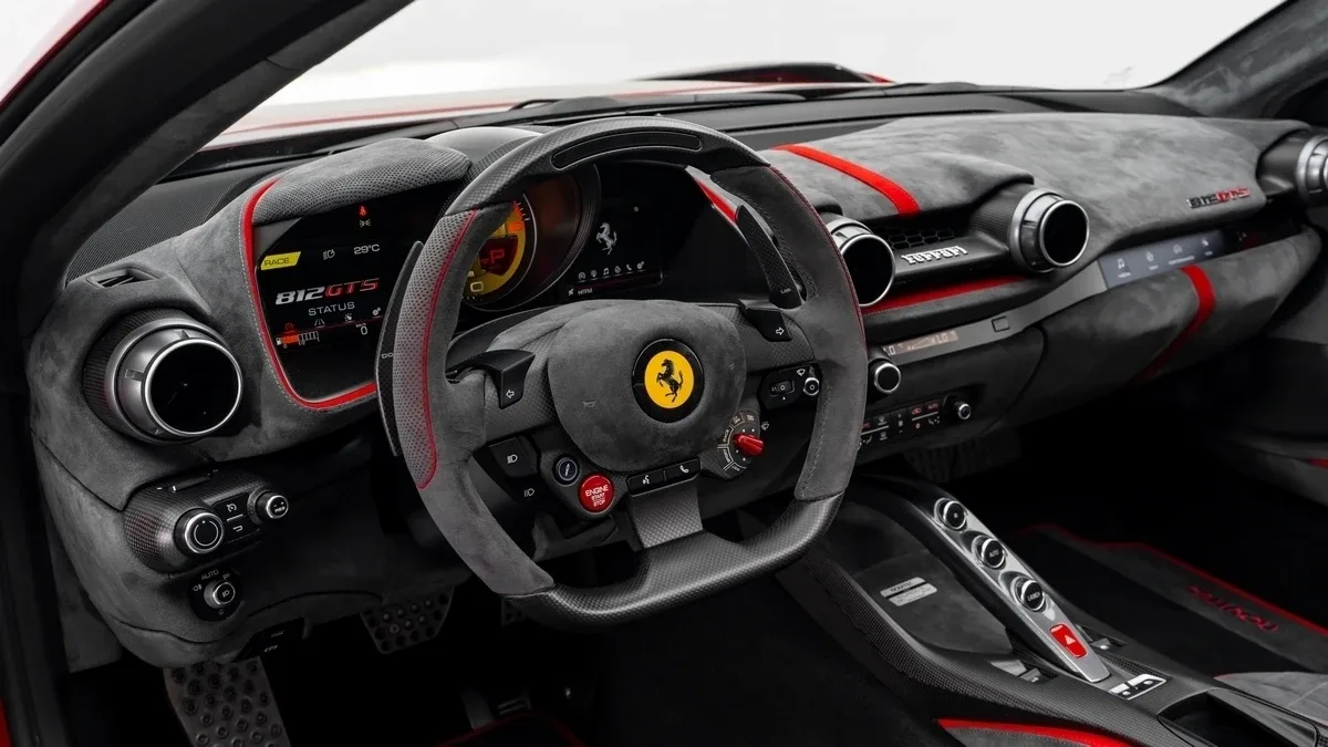 2022 Ferrari 812 GTS angeboten von einem Fachhändler in Dubai, Vereinigte Arabische Emirate, Foto 15 von 25