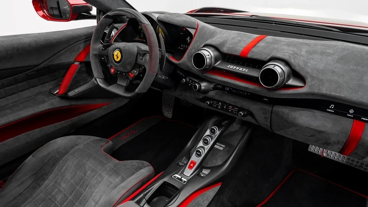 2022 Ferrari 812 GTS angeboten von einem Fachhändler in Dubai, Vereinigte Arabische Emirate, Foto 17 von 25