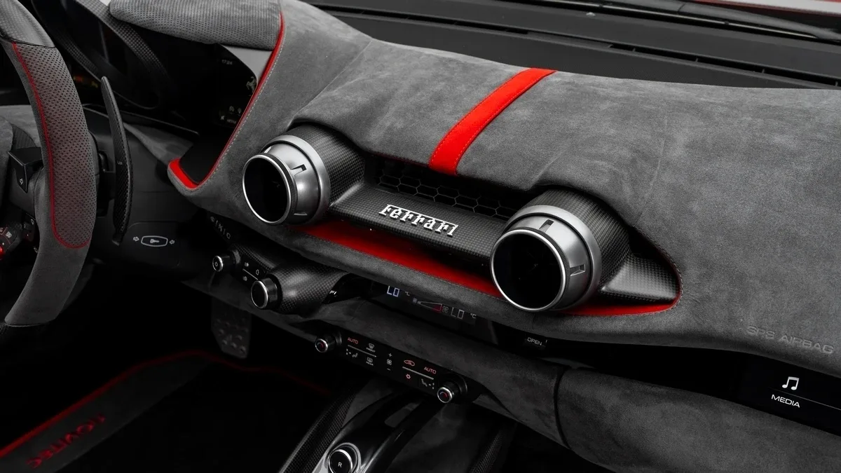 2022 Ferrari 812 GTS angeboten von einem Fachhändler in Dubai, Vereinigte Arabische Emirate, Foto 18 von 25
