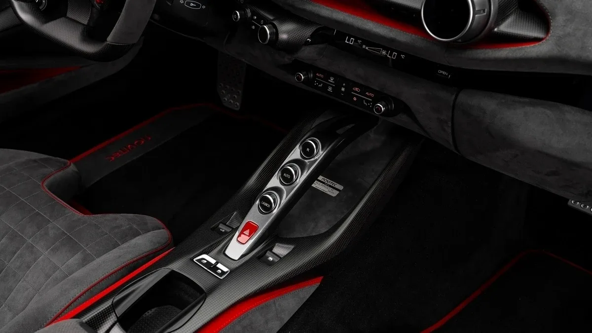 2022 Ferrari 812 GTS angeboten von einem Fachhändler in Dubai, Vereinigte Arabische Emirate, Foto 19 von 25