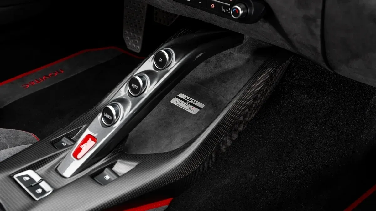 2022 Ferrari 812 GTS angeboten von einem Fachhändler in Dubai, Vereinigte Arabische Emirate, Foto 20 von 25