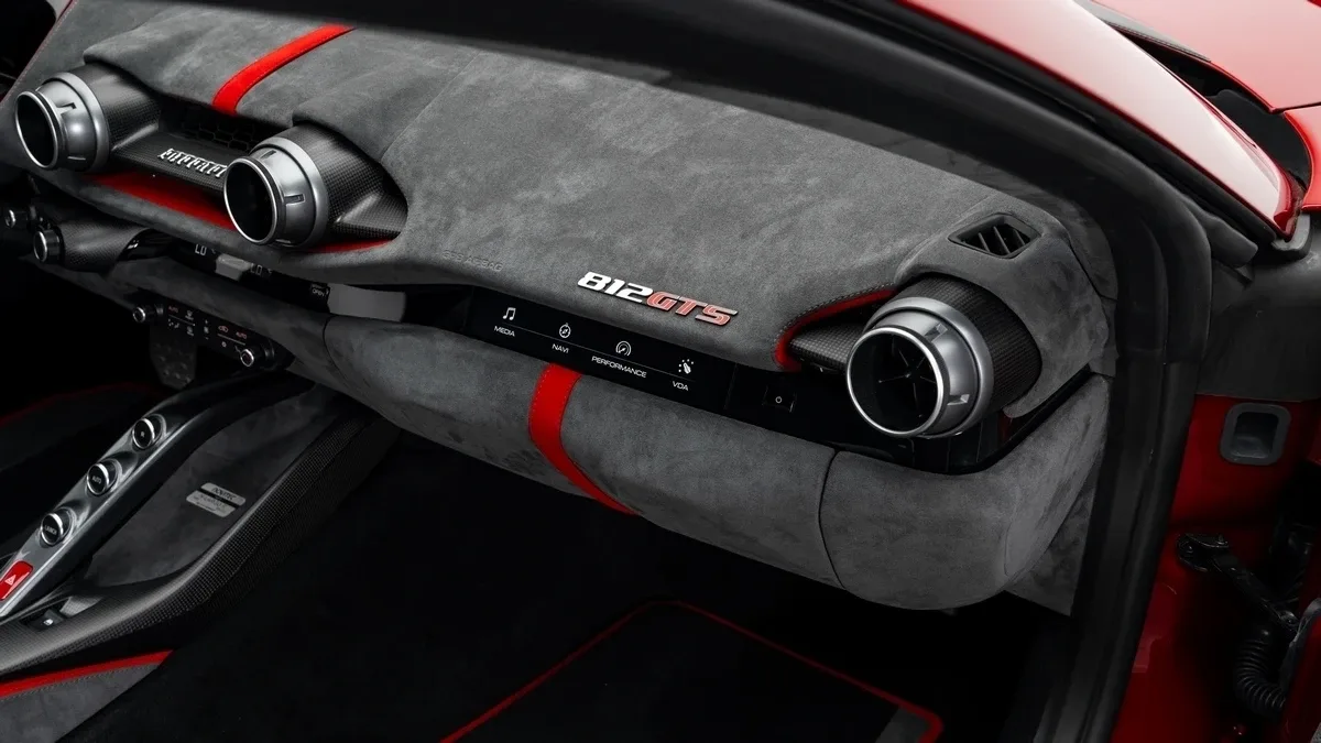 2022 Ferrari 812 GTS angeboten von einem Fachhändler in Dubai, Vereinigte Arabische Emirate, Foto 21 von 25