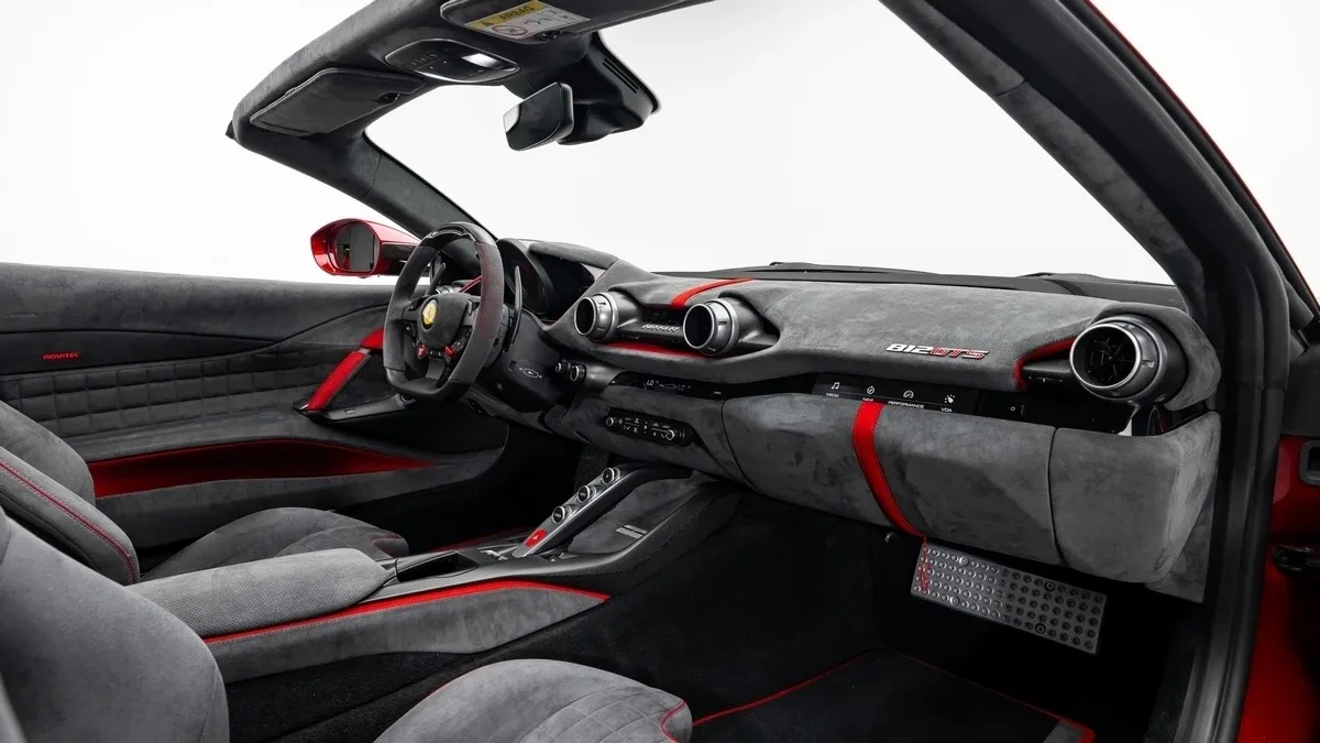 2022 Ferrari 812 GTS angeboten von einem Fachhändler in Dubai, Vereinigte Arabische Emirate, Foto 22 von 25
