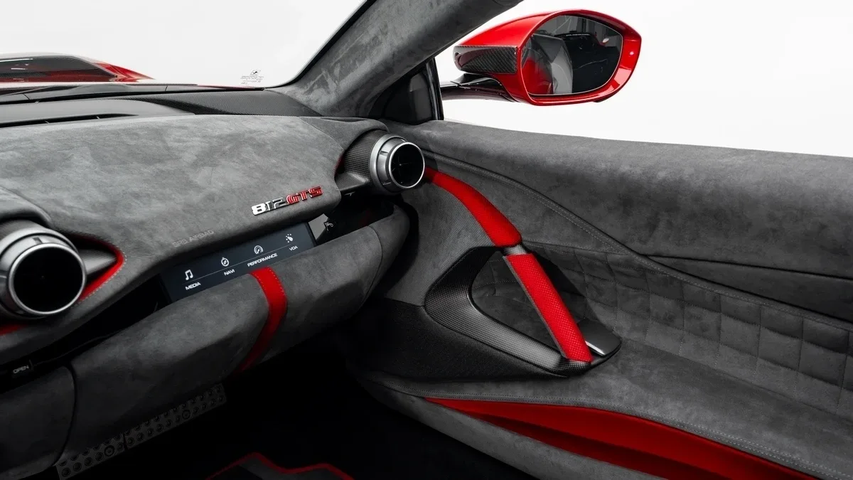 2022 Ferrari 812 GTS angeboten von einem Fachhändler in Dubai, Vereinigte Arabische Emirate, Foto 23 von 25