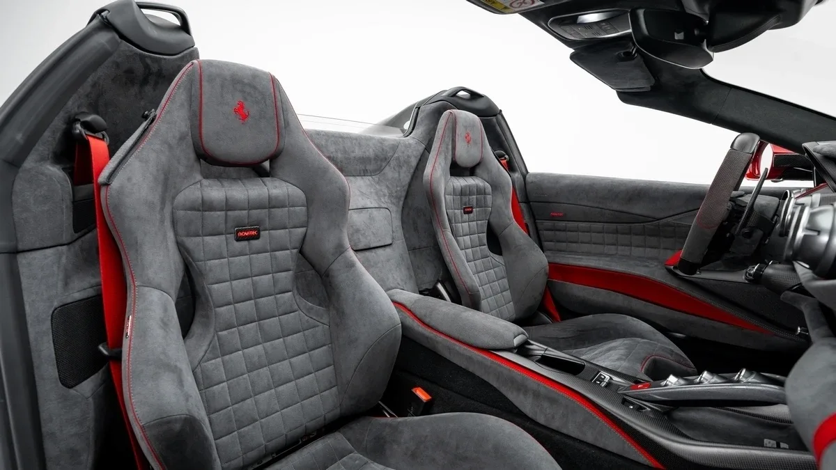 2022 Ferrari 812 GTS angeboten von einem Fachhändler in Dubai, Vereinigte Arabische Emirate, Foto 24 von 25