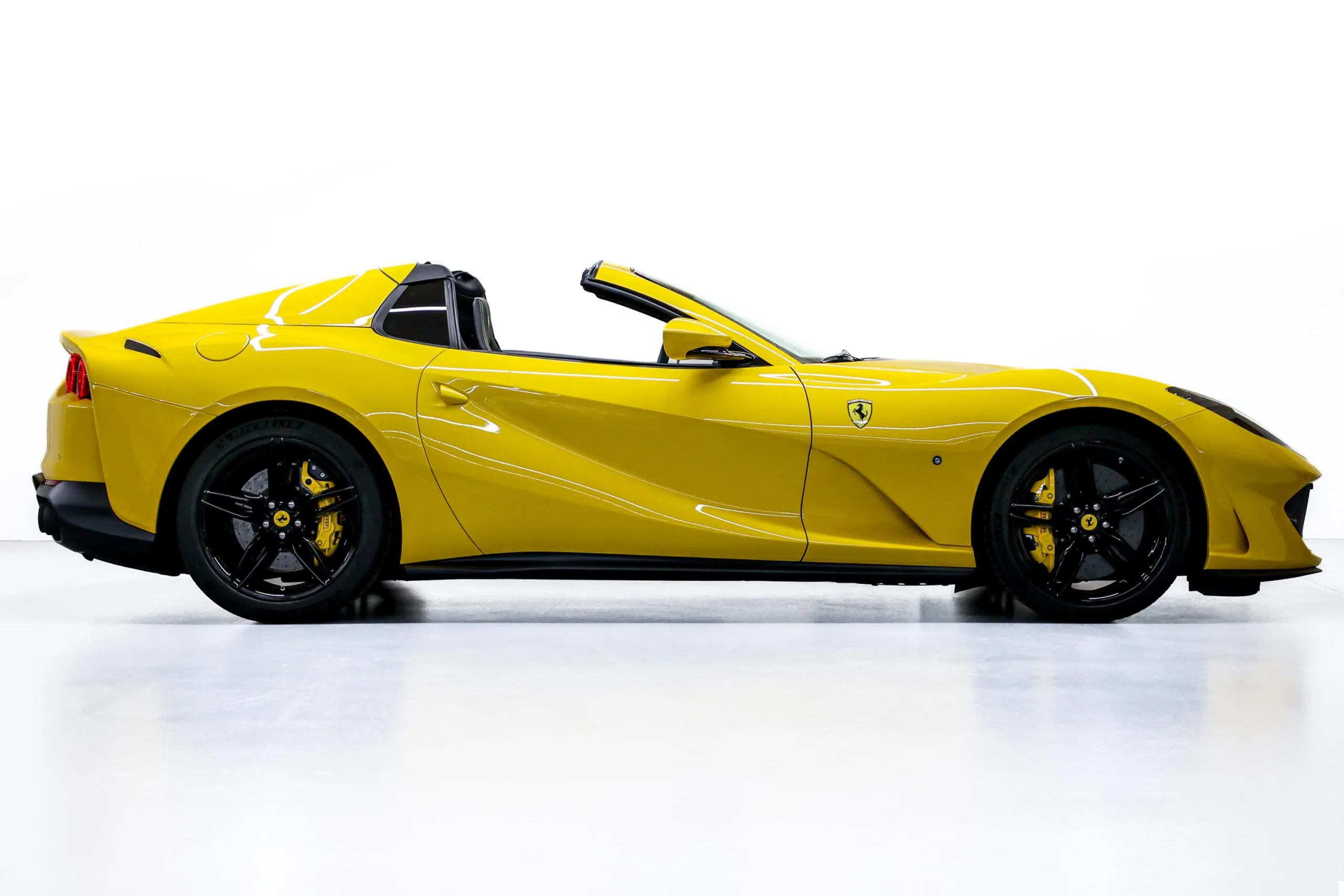 2022 Ferrari 812 GTS, 2/22