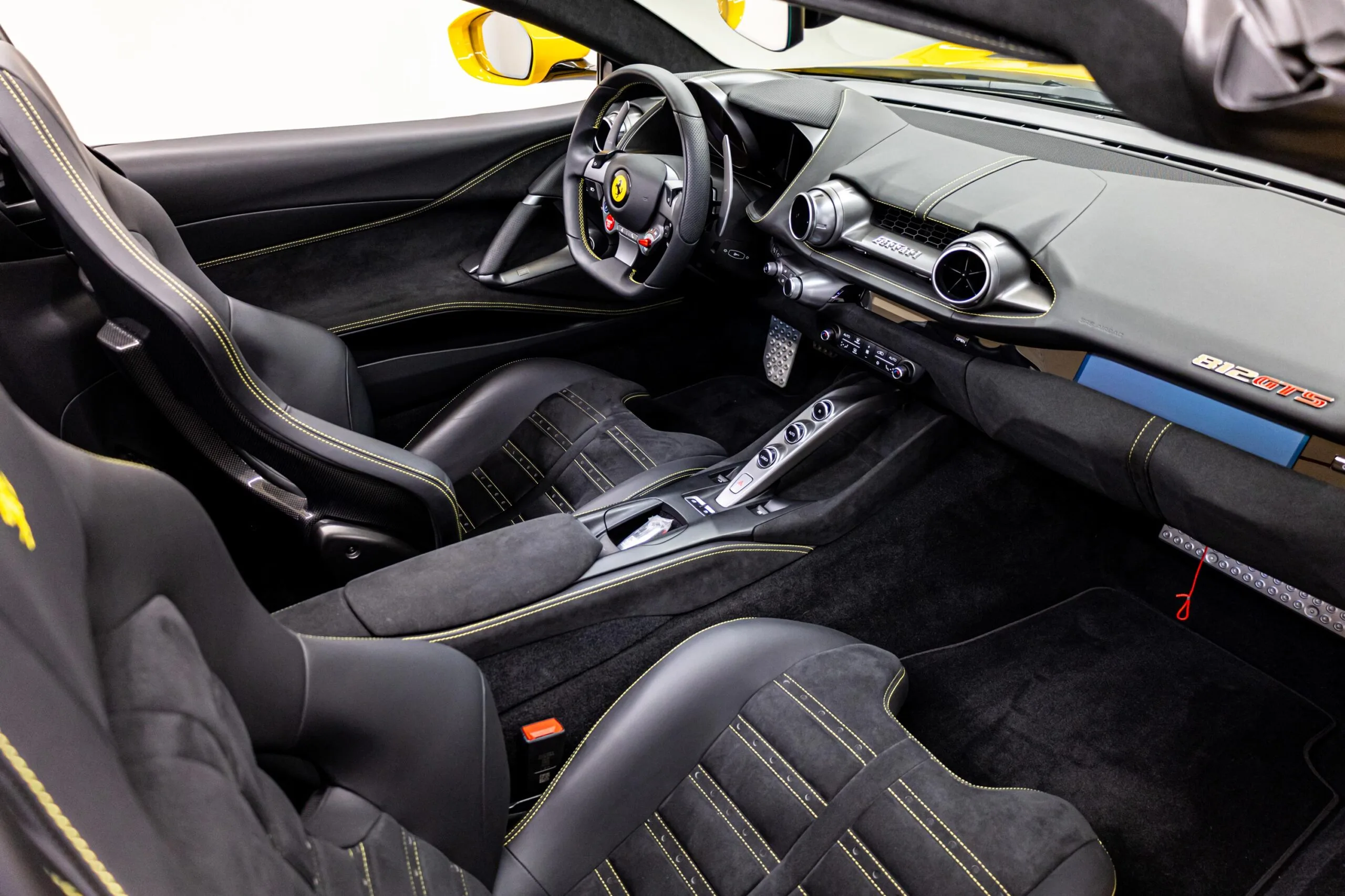 2022 Ferrari 812 GTS, 13/22