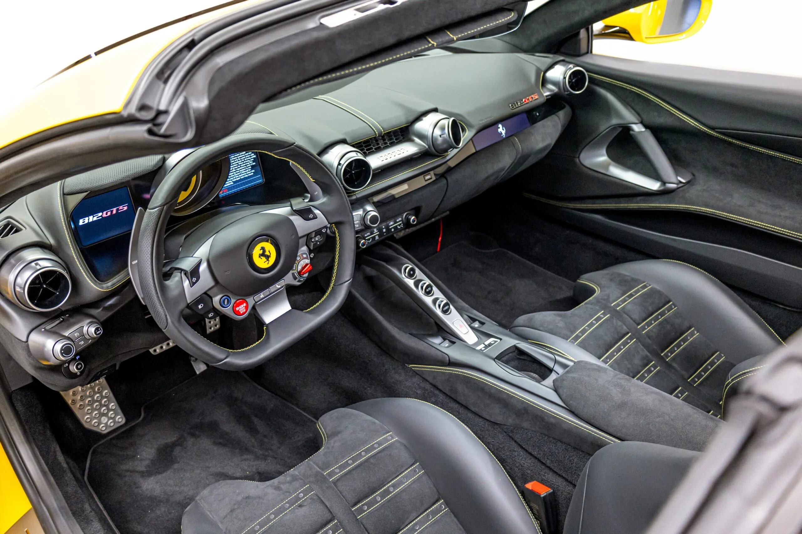 2022 Ferrari 812 GTS, 20/22