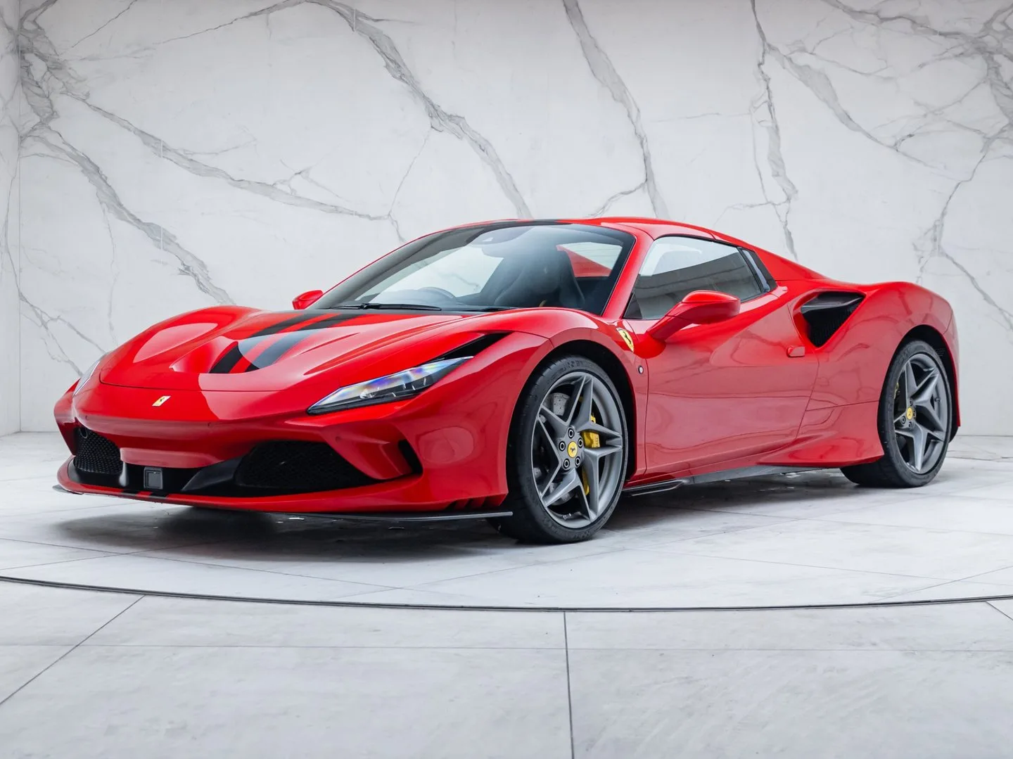 2022 Ferrari F8 proposée par un concessionnaire spécialisé à Banstead, Royaume-Uni, photo principale