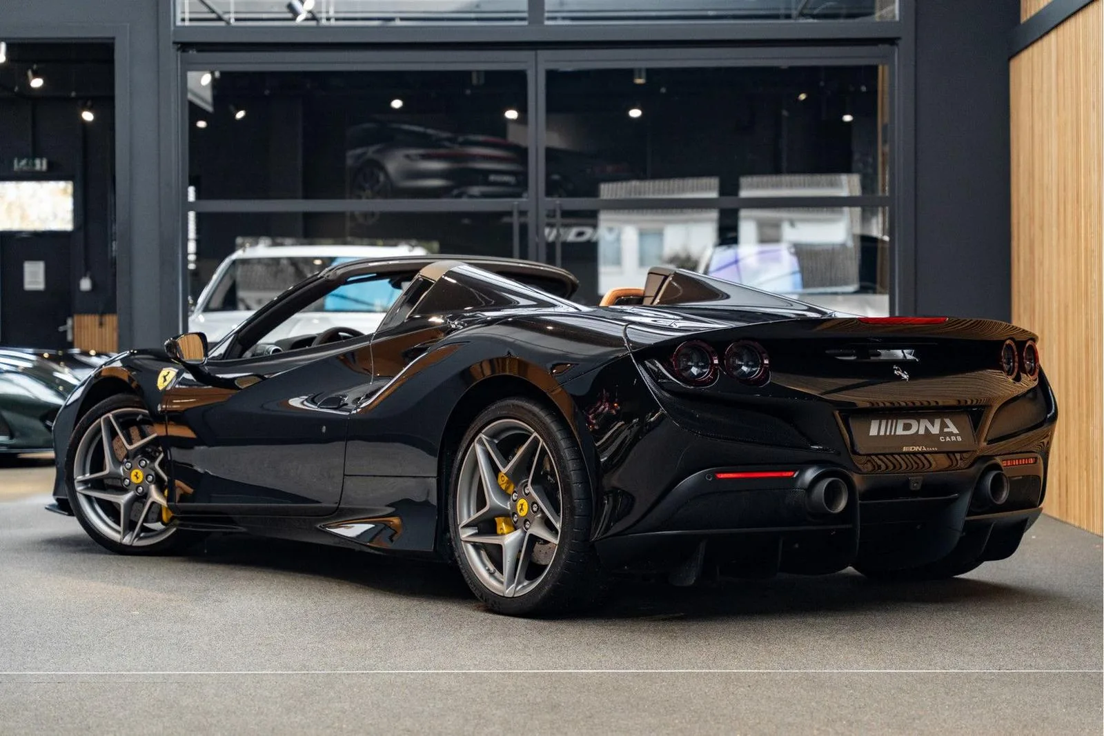 2022 Ferrari F8 Spider, 5/30