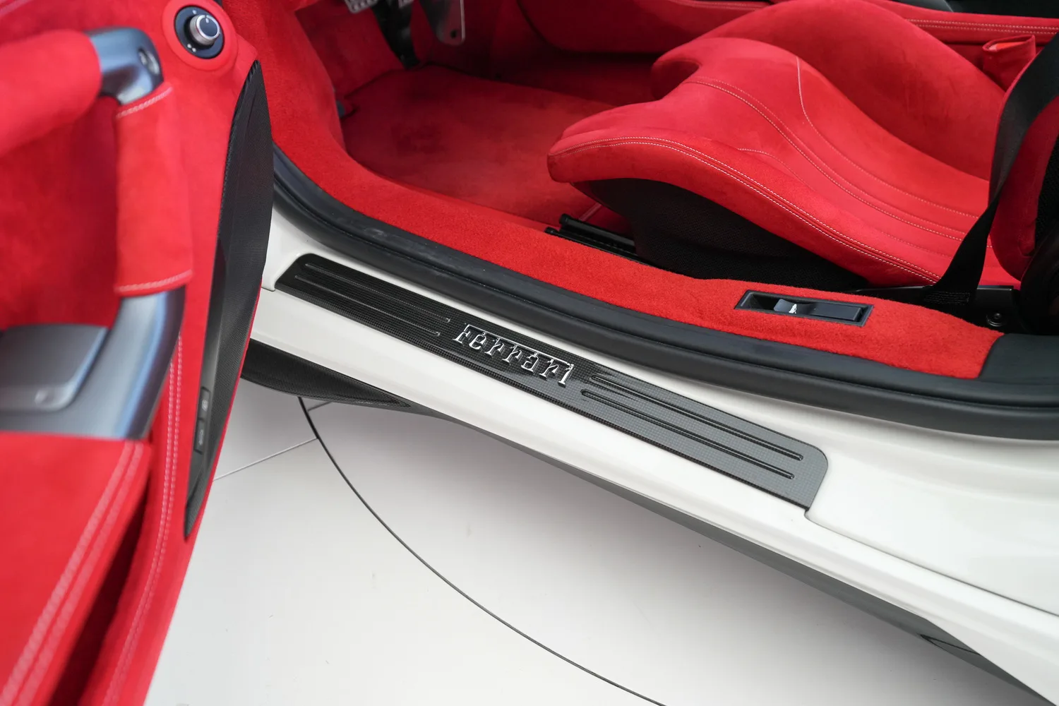 2022 Ferrari F8 Spider, 5/20