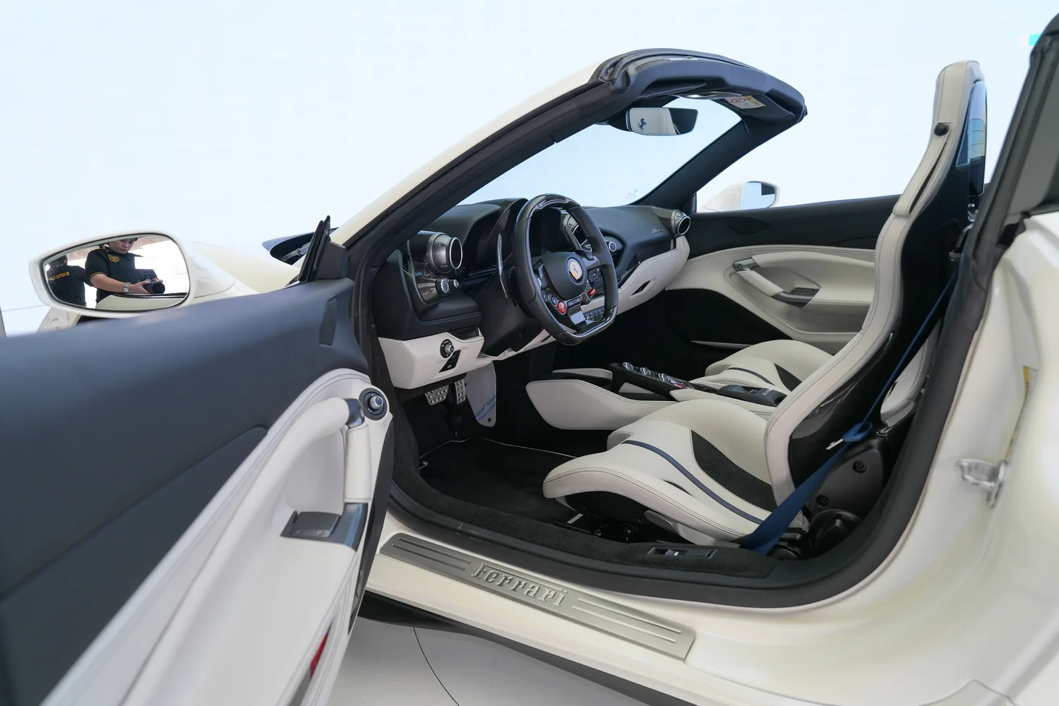 2022 Ferrari F8 Spider, 2/16
